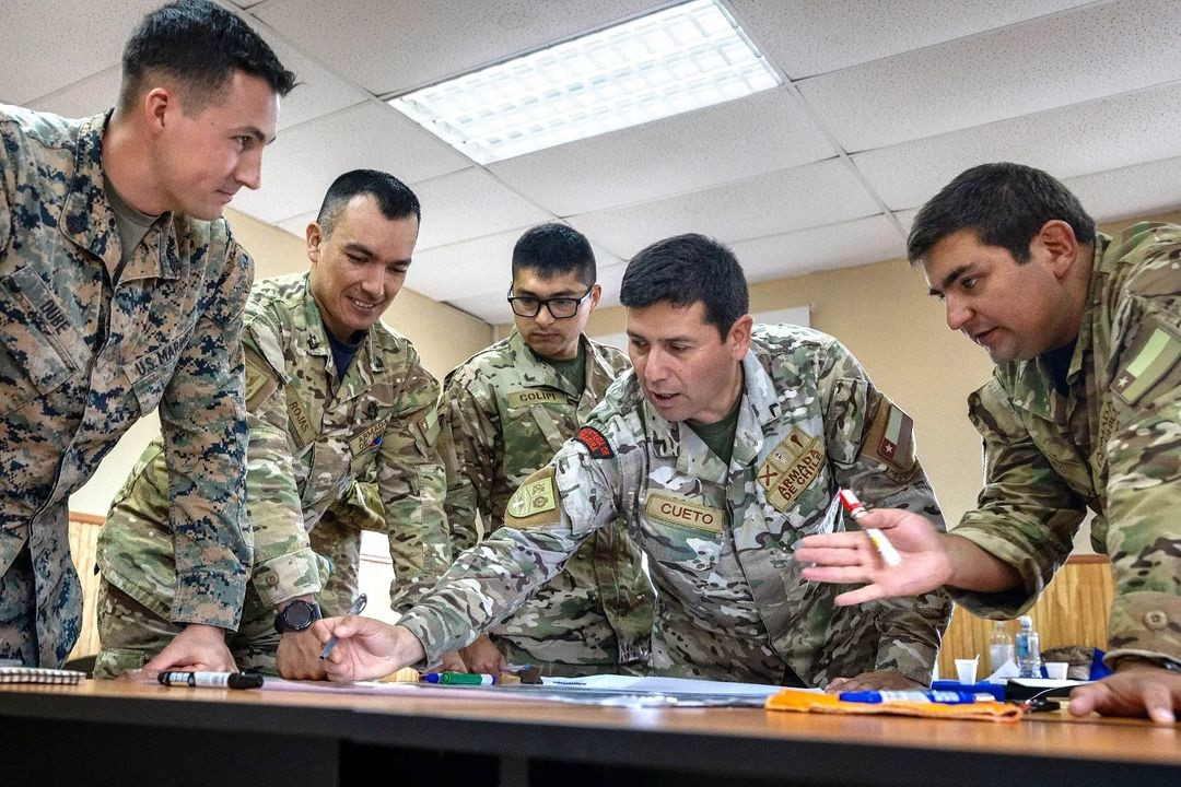 Intercambio de Expertos en Inteligencia Anfibia en Fuerte IM Contraalmirante Félix Aguayo Bastidas de Concón Firma Lance Cpl David Intriago USMC 002