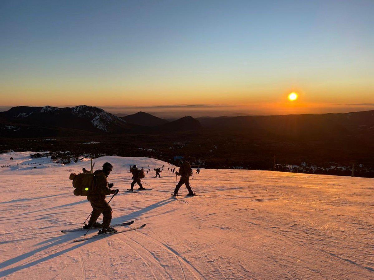 Enseñanza de técnicas de desplazamiento en montaña Firma Ejército de Chile