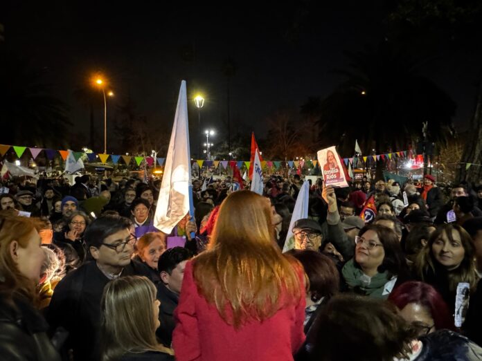 Ante cientos de vecinas y vecinos, la alcaldesa de Ñuñoa, Emilia Ríos, lanzó su campaña a la reelección bajo el lema “Ñuñoa te quiero de verdad”.