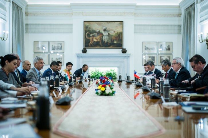 Las delegaciones participando en el segundo Comité Conjunto de Alto Nivel bilateral Firma Ministerio de Relaciones Exteriores de Chile