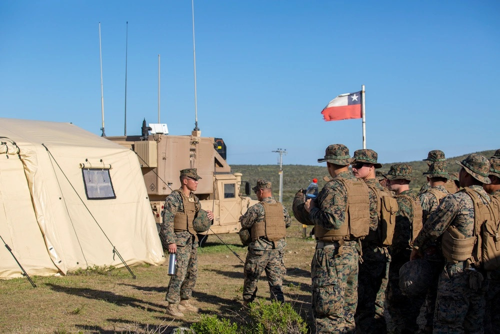 Personal del Marine Air Support Squadron 6 e Infantes de Marina de Chile en la Expeditionary Advanced Base North en Puerto Aldea. Firma Lance Cpl Payton Goodrich USMC 004