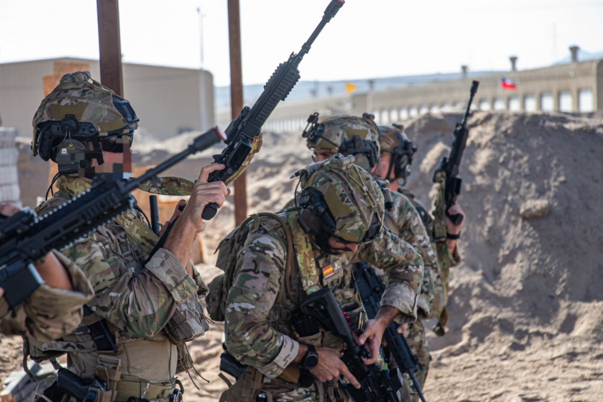 Efectivos del Mando Conjunto de Operaciones Especiales de España en entrenamiento de tiro en Antofagasta Foto Ejército de Chile