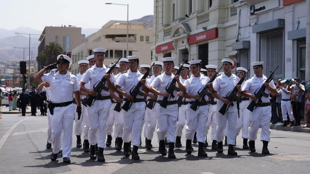 Personal naval en el desfile del 146º aniversario de Antofagasta Firma Armada de Chile