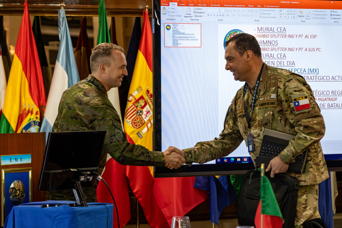 Delegado del Ejército de Chile en la 4ª Conferencia Especializada del Ciclo XXXVI de la Conferencia de Ejércitos Americanos Firma Ejército de Tierra español