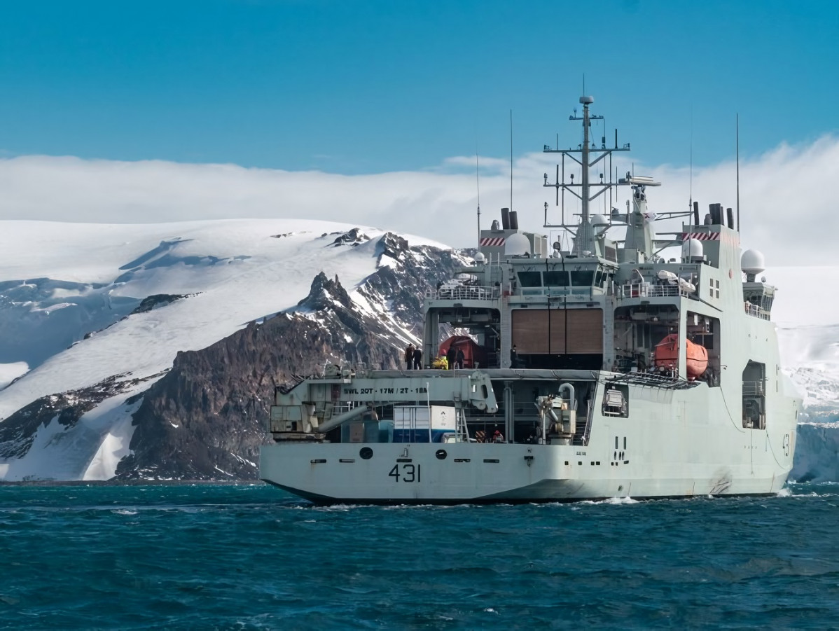 HMCS Margaret Brooke (AOPV 431) en la Antártida. Firma Cpl Connor Bennett Canadian Armed Forces 002