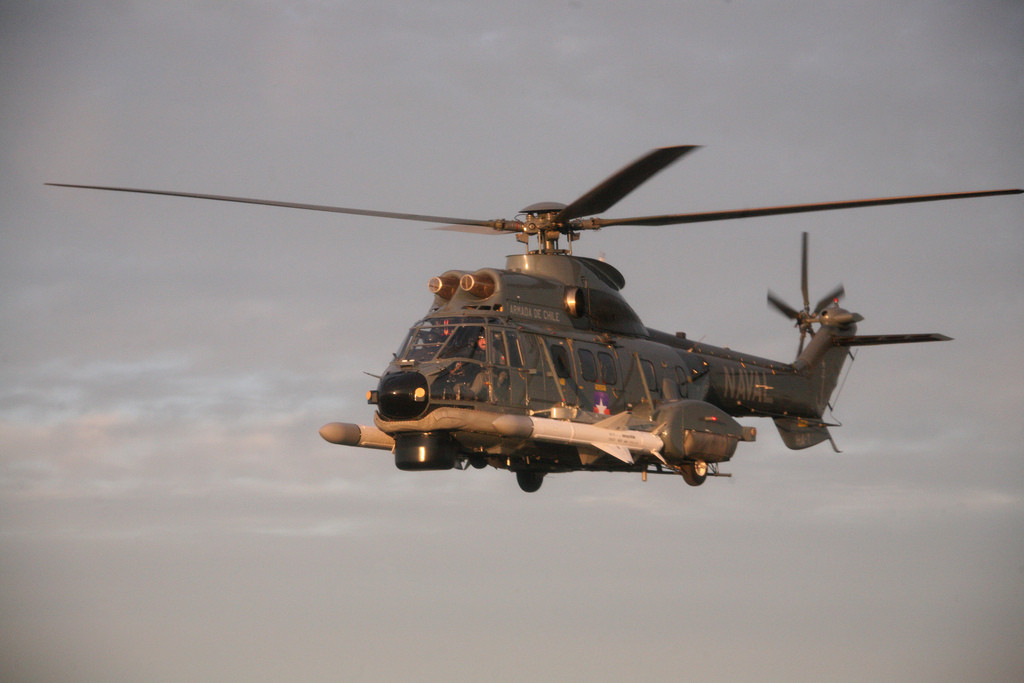 Helicóptero AS32F1 Cougar con misiles Exocet AM39 de MBDA. Foto: Armada de Chile