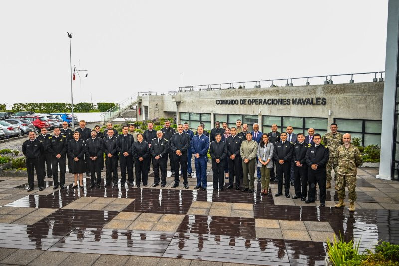 Delegaciones en el Comando de Operaciones Navales Firma Armada de Chile