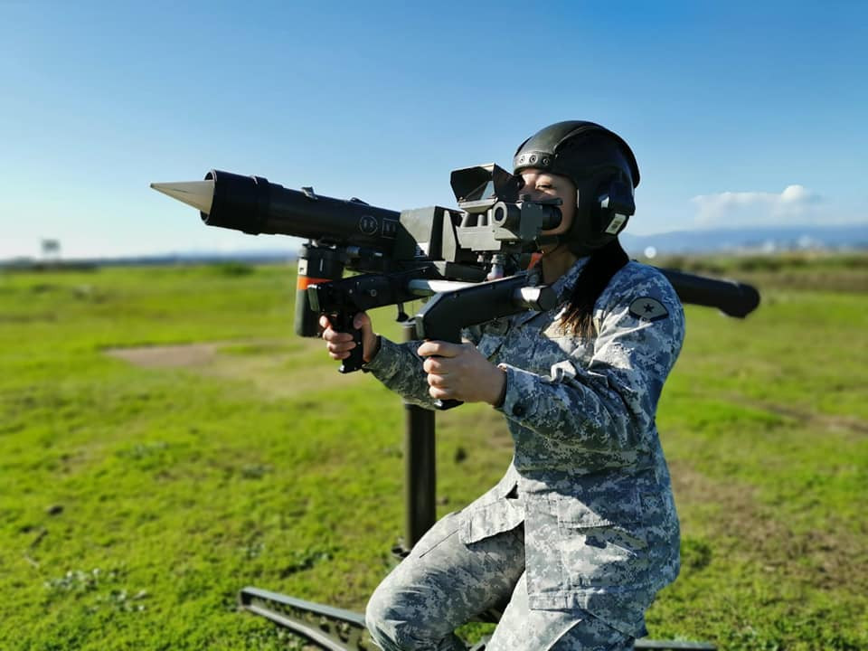 Puesto de tiro de misil antiaéreo Mistral de MBDA. Firma FACh