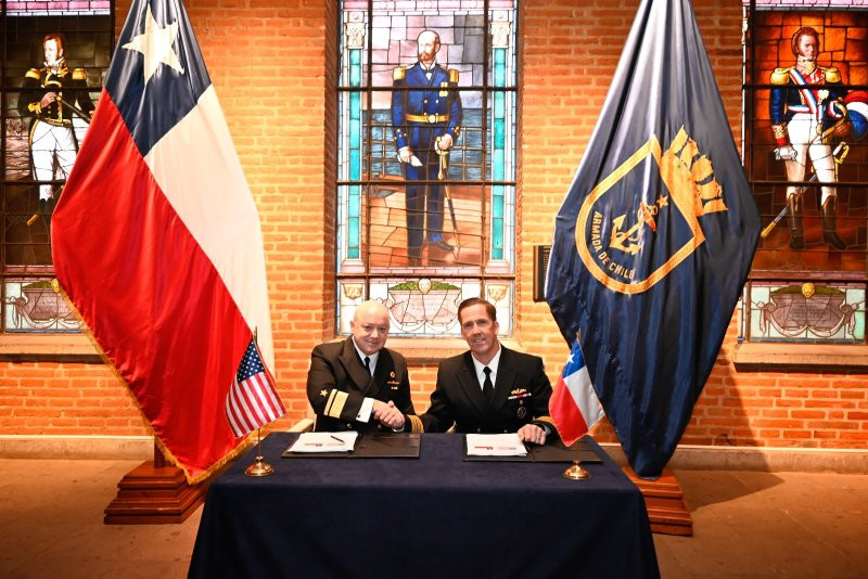 Firma de actas en el Museo Marítimo Nacional Firma Armada de Chile