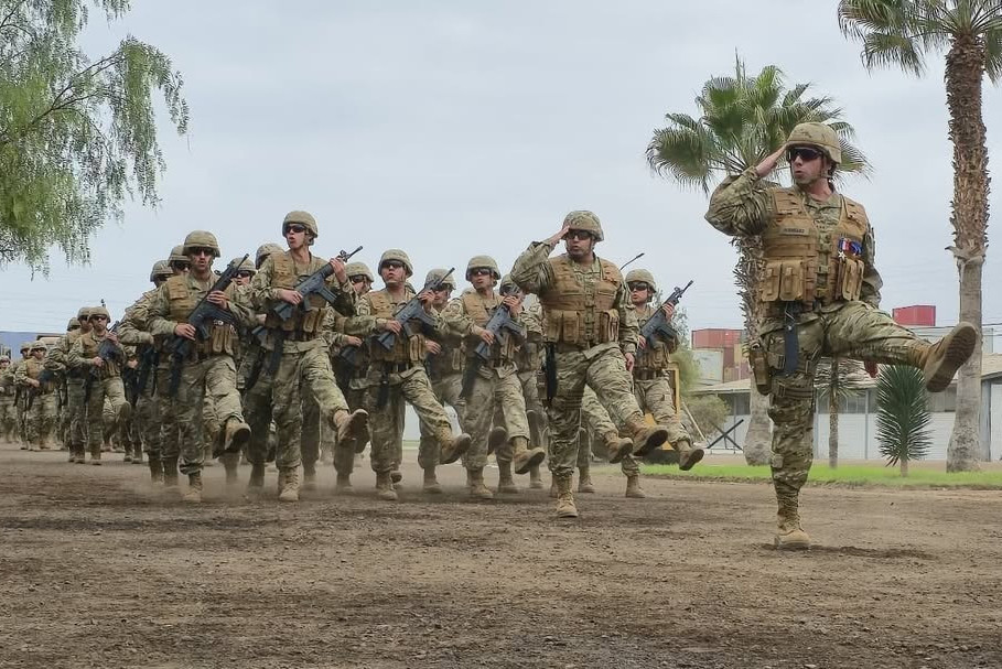 Desfile de la unidad de formación del Batallón de Ingenieros N°6 Azapa en el 50° aniversario de la unidad. Firma Brigada Motorizada N°4 Rancagua del Ejército de Chile