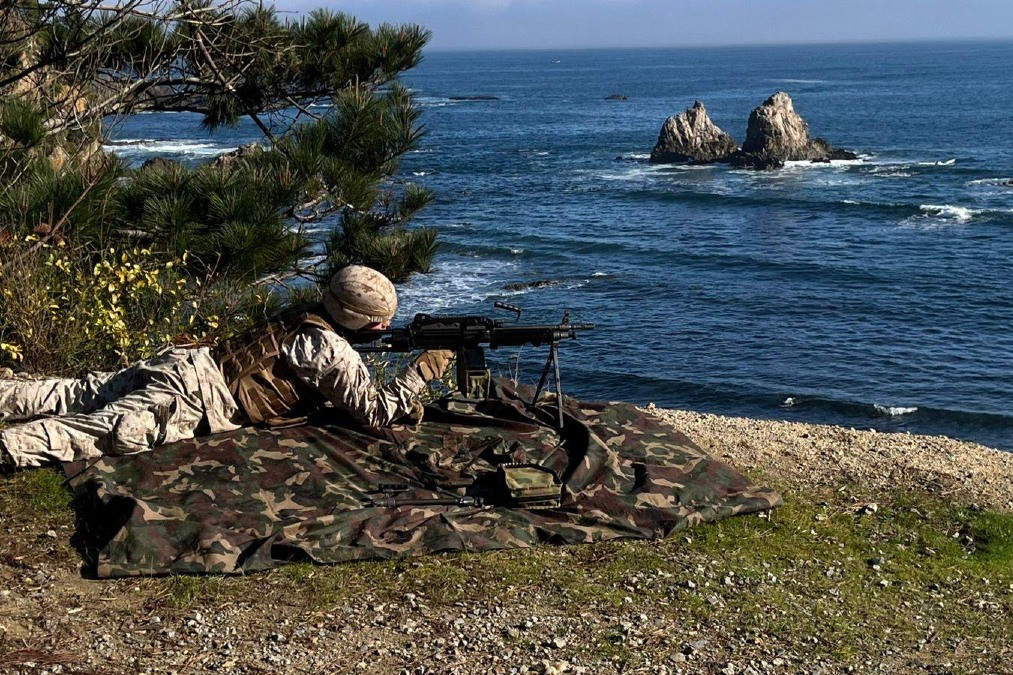 Sirviente de ametralladora FN Herstal Minimi en el CETO Teniente Olave en Tumbes. Firma Ejército de Chile