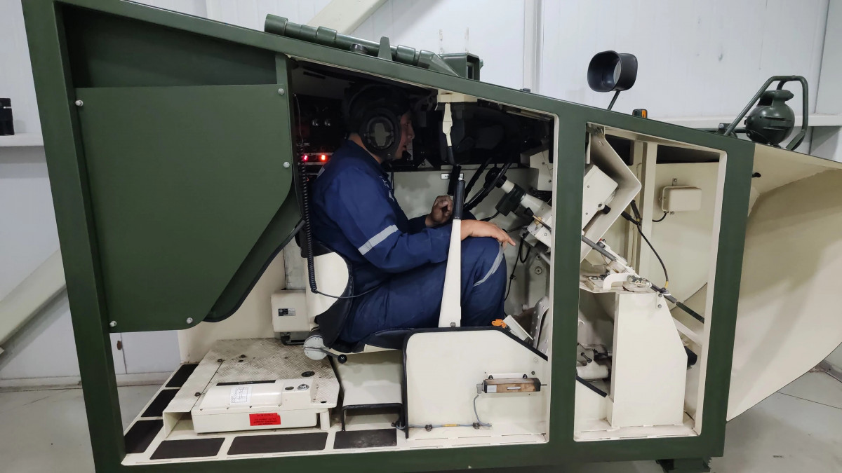 Entrenamiento en simulador de conducción de carro Marder 1A3 Firma Ejército de Chile 002