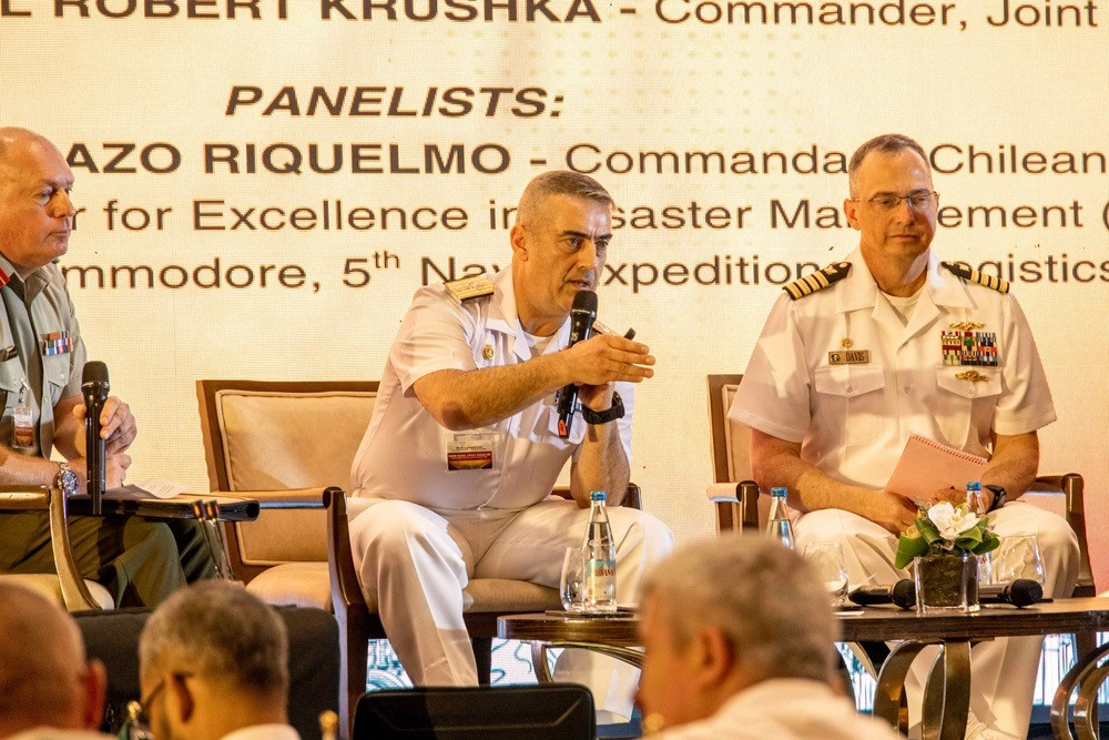 El contraalmirante IM Daniel Opazo de la Armada de Chile en el panel Superando los Desafíos Logísticos del Mar a la Costa de PALS 2025 Firma 1st Lt Shannon O’Neill Marforpac