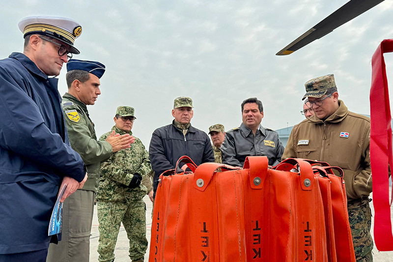 Presentación de capacidades polivalentes y material de vuelo de la II Brigada Aérea Firma FACh 001