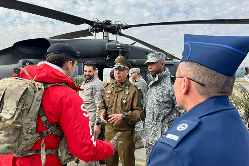 Presentación de capacidades polivalentes y material de vuelo de la II Brigada Aérea Firma FACh 005