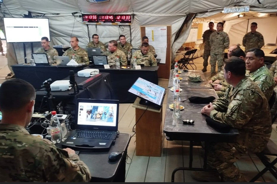 El general Briceño en un puesto de mando de la BOE Lautaro. Firma Ejército del Perú