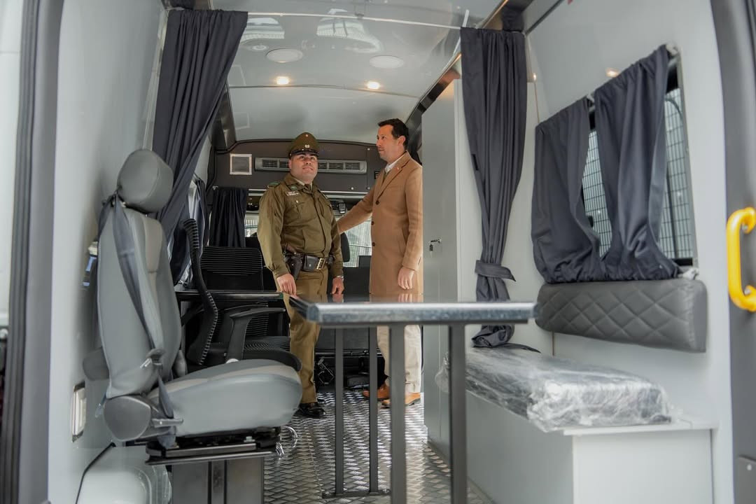 Equipamiento de cuartel móvil Ford Transit entregado a Carabineros de Chile. Firma Gore Ñuble