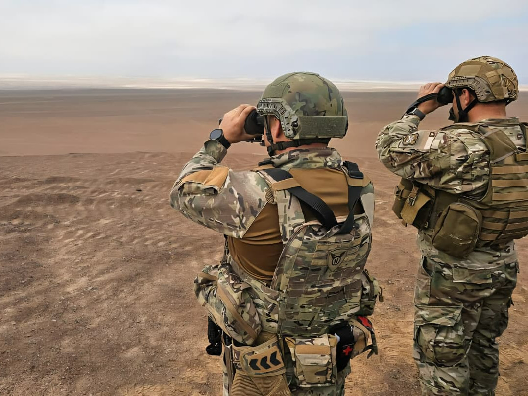 Artilleros en las pruebas de tiro de cohetes en Pampa Chaca Firma Brigada Motorizada Nu00b04 Rancagua del Eju00e9rcito de Chile