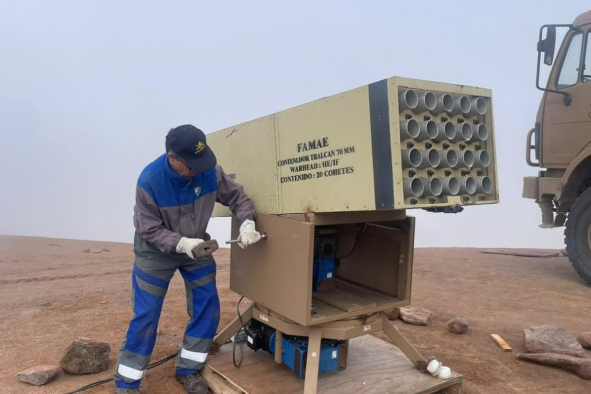 Contenedor de cohetes del sistema de entrenamiento Tralcan Firma Brigada Motorizada Nu00b04 Rancagua del Eju00e9rcito de Chile