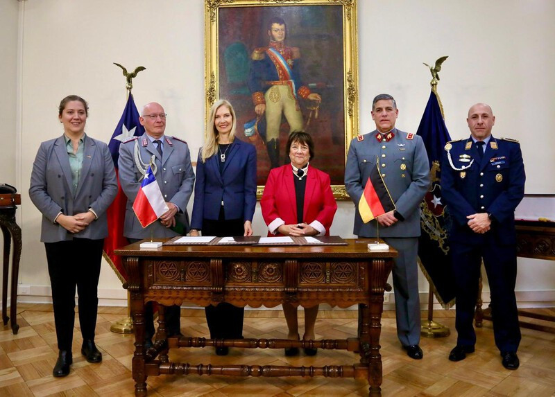 Firma de acuerdo técnico Foto Ministerio de Defensa Nacional de Chile