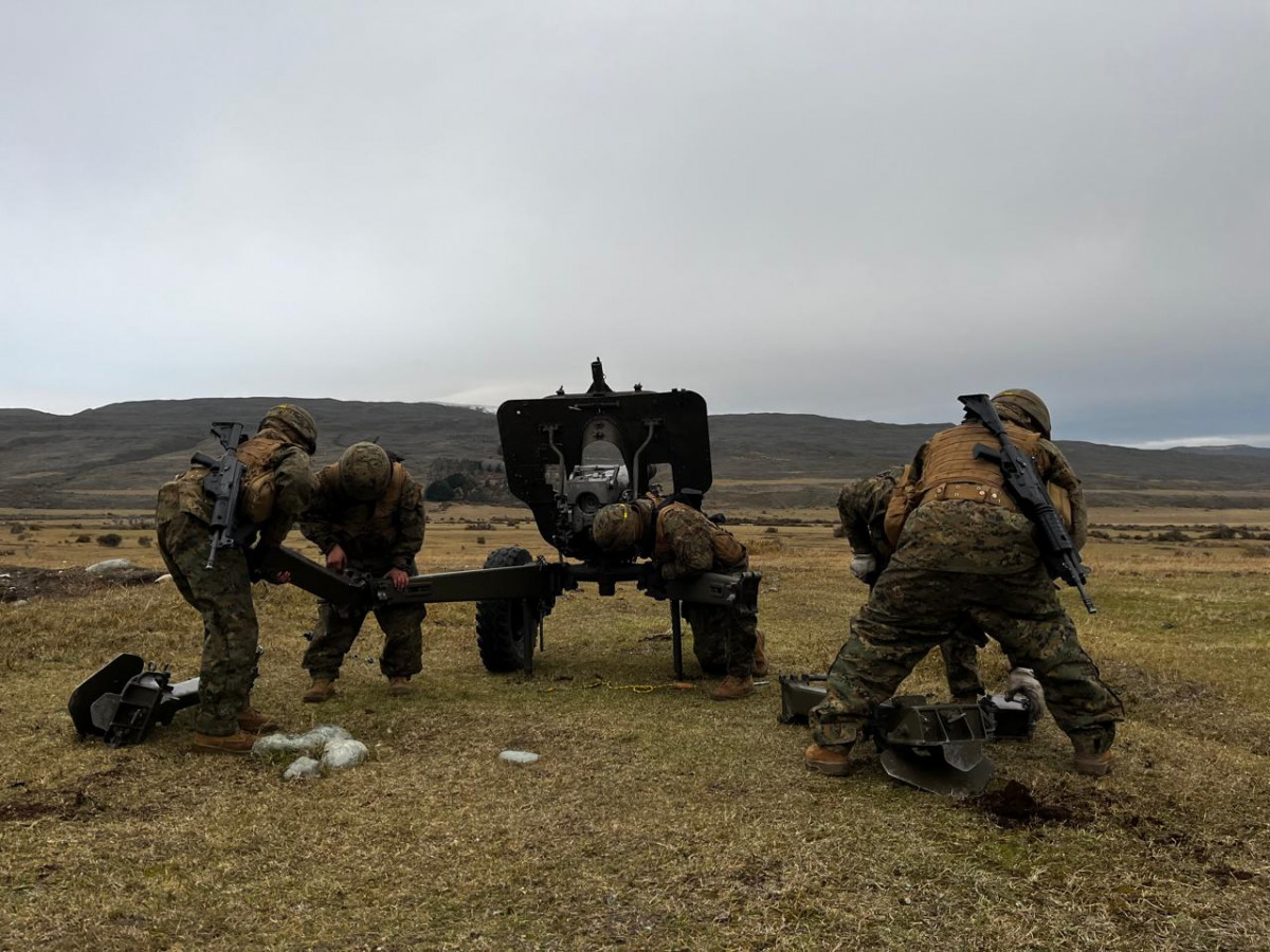 Pieza Oto Melara M 56 de 105 mm en el ejercicio Multiescalón 2025 de la V División Firma Ejército de Chile