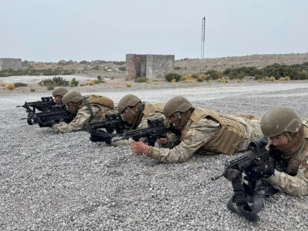 Soldados conscriptos recibiendo formación de tirador escogido Firma Brigada Motorizada N°24 Huamachuco del Ejército de Chile