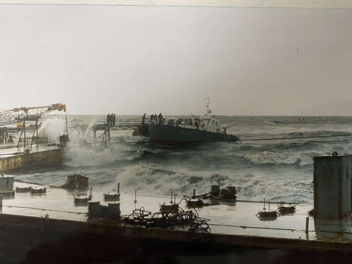 La LPC Tronador horas antes de hundirse en las aguas del Estrecho de Magallanes. Firma Armada de Chile