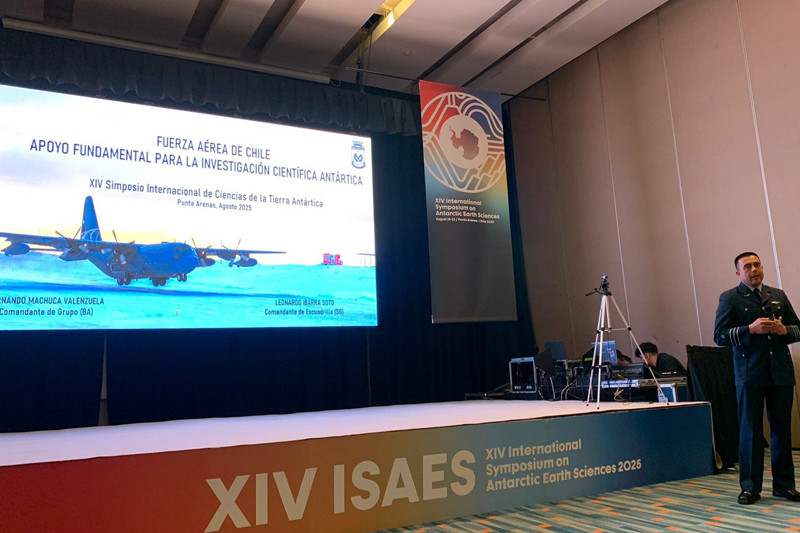 Presentación del tema Fuerza Aérea de Chile apoyo fundamental para la investigación científica antártica Firma FACh