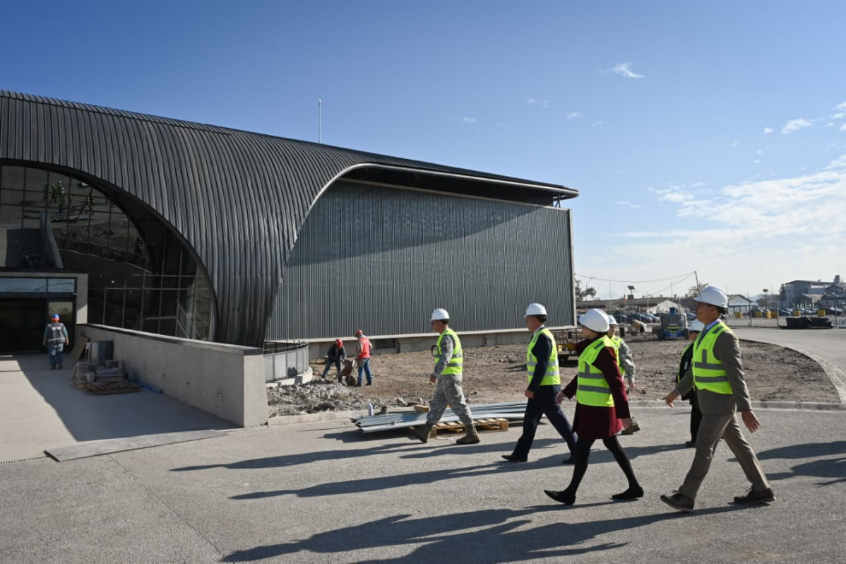 Visita del Subcomité Espacial Chile–Estados Unidos al Centro Espacial Nacional. Firma FACh
