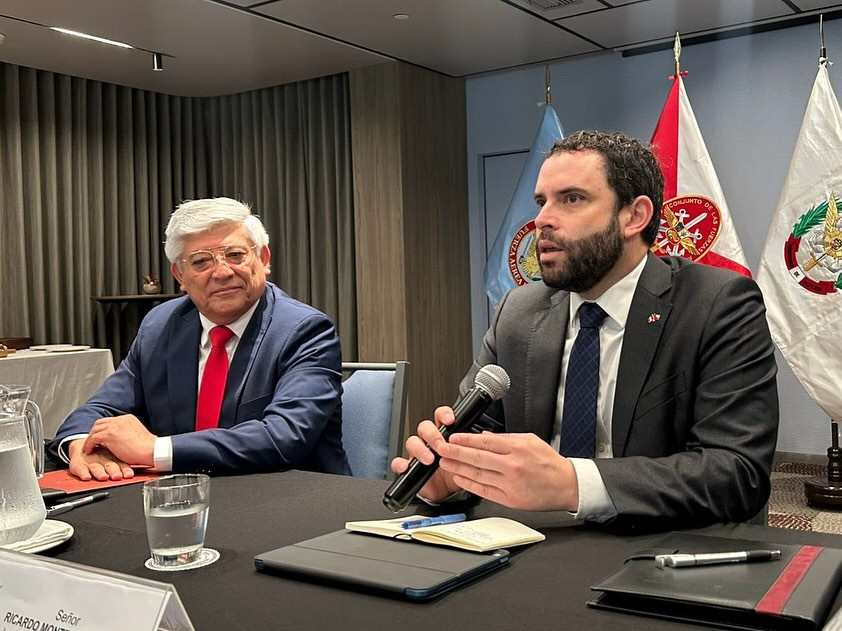 Subsecretario Ricardo Montero y viceministro de Políticas de Defensa César Medardo Torres. Firma Subsecretaría de Defensa de Chile