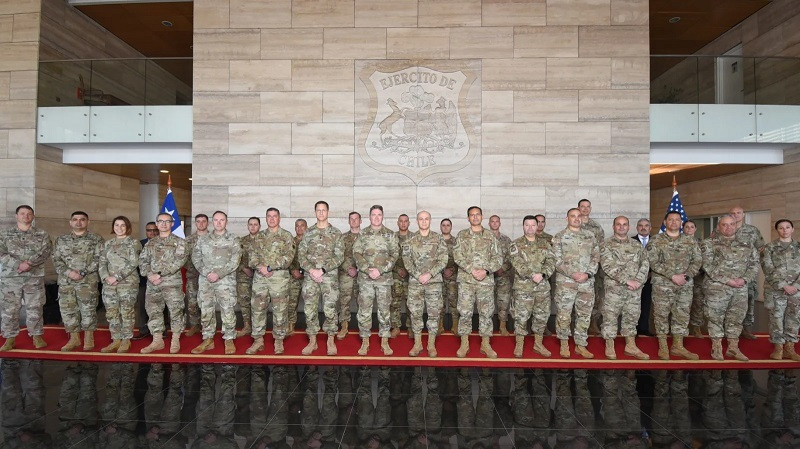 Representantes chilenos y estadounidenses de la XX Reunión Bilateral de Estados Mayores Firma Ejército de Chile