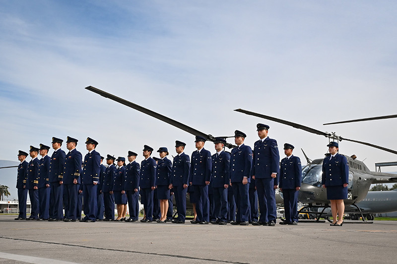 Integrantes del Grupo de Aviación N°9 Firma FACh 002