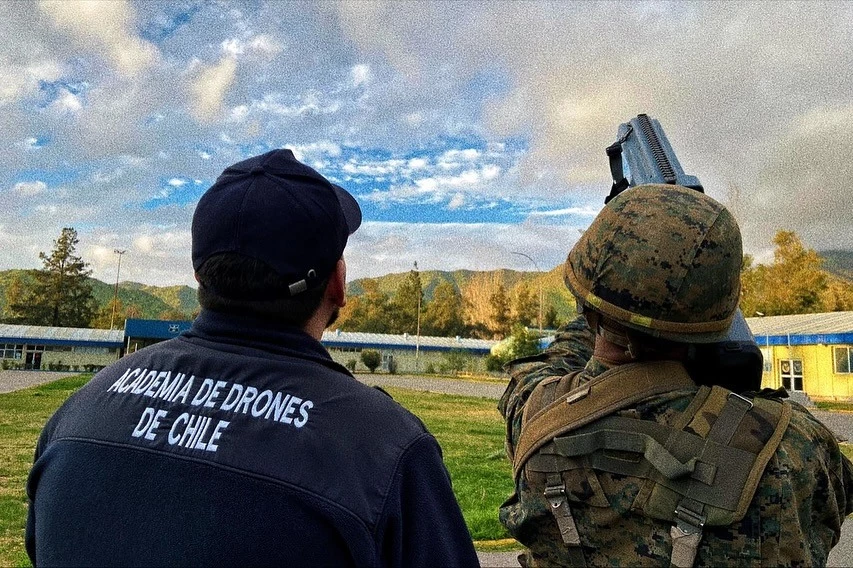 Empleo de arma inhibidora de drones Firma Escuela de Paracaidistas y Fuerzas Especiales del Ejercito de Chile 002
