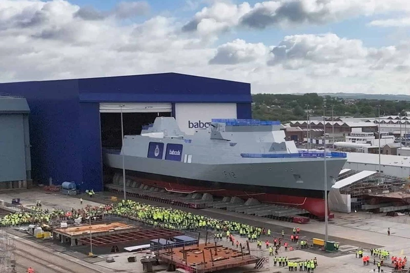 HMS Venturer en construcción en las instalaciones de Rosyth Firma Babcock 021