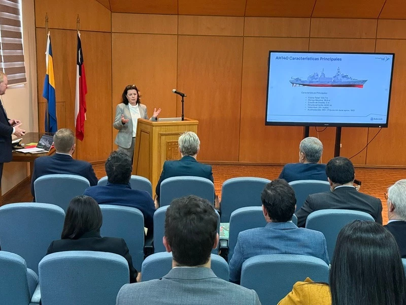 Presentación de la fragata Arrowhead 140 Firma Embajada Británica en Chile 008