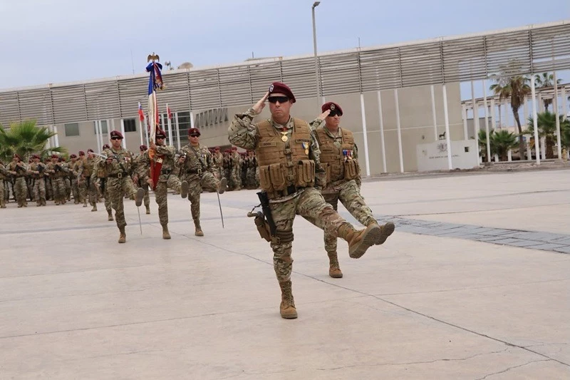 El coronel Ochoa liderando el desfile de cambio de mando Firma Escuela de Caballería Blindada del Ejército de Chile 002