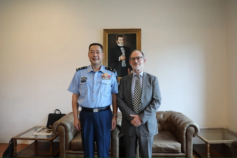 Reunión entre Galo Eidelstein y el mayor General YE Jiang Firma Subsecretaría para las Fuerzas Armada de Chile 002