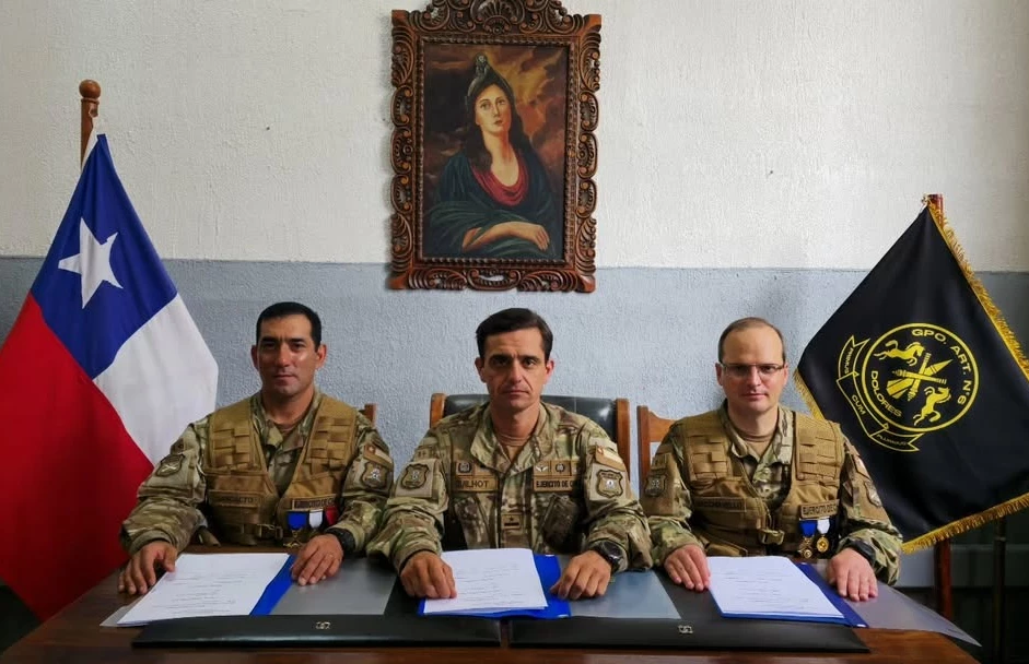 Firma de actas de cambio de mando del Grupo de Artillería N°6 Dolores. Firma Brigada Motorizada N°4 Rancagua del Ejército de Chile
