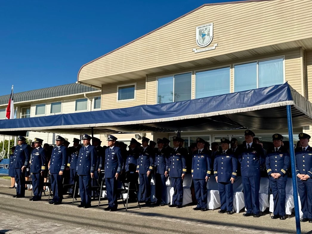 Autoridades de la Fuerza Aérea de Chile en la ceremonia de conmemoración del 46° aniversario Firma Fidae